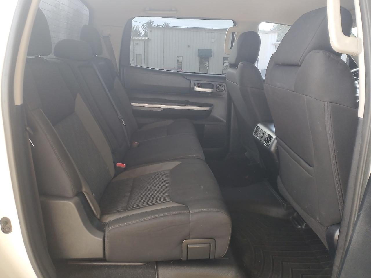 2015 Toyota Tundra - Image 10