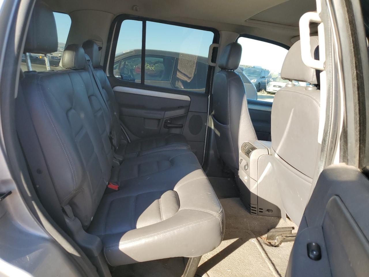 2003 Ford Explorer - Image 10