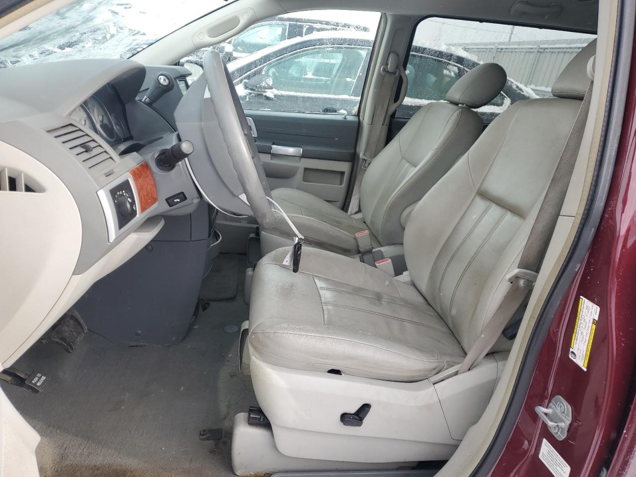 2008 Chrysler Town & Country - Image 7