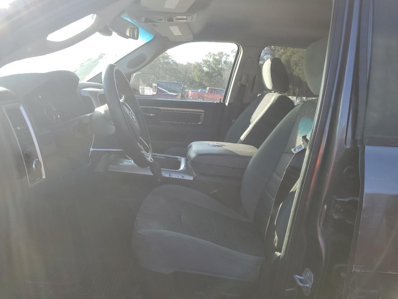2015 RAM 1500 - Image 7