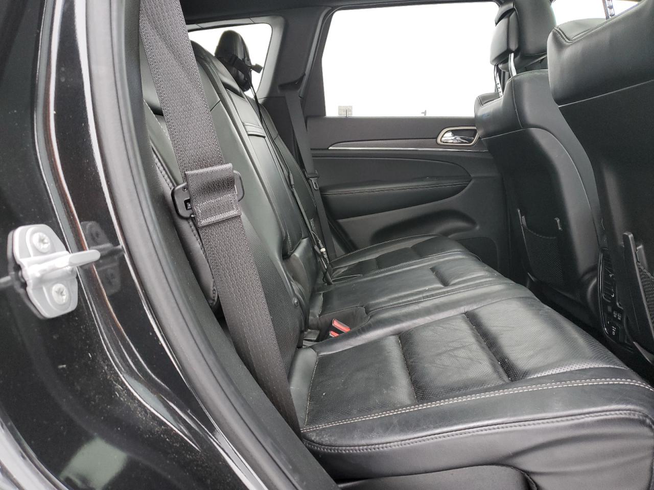 2015 Jeep Grand Cherokee - Image 11
