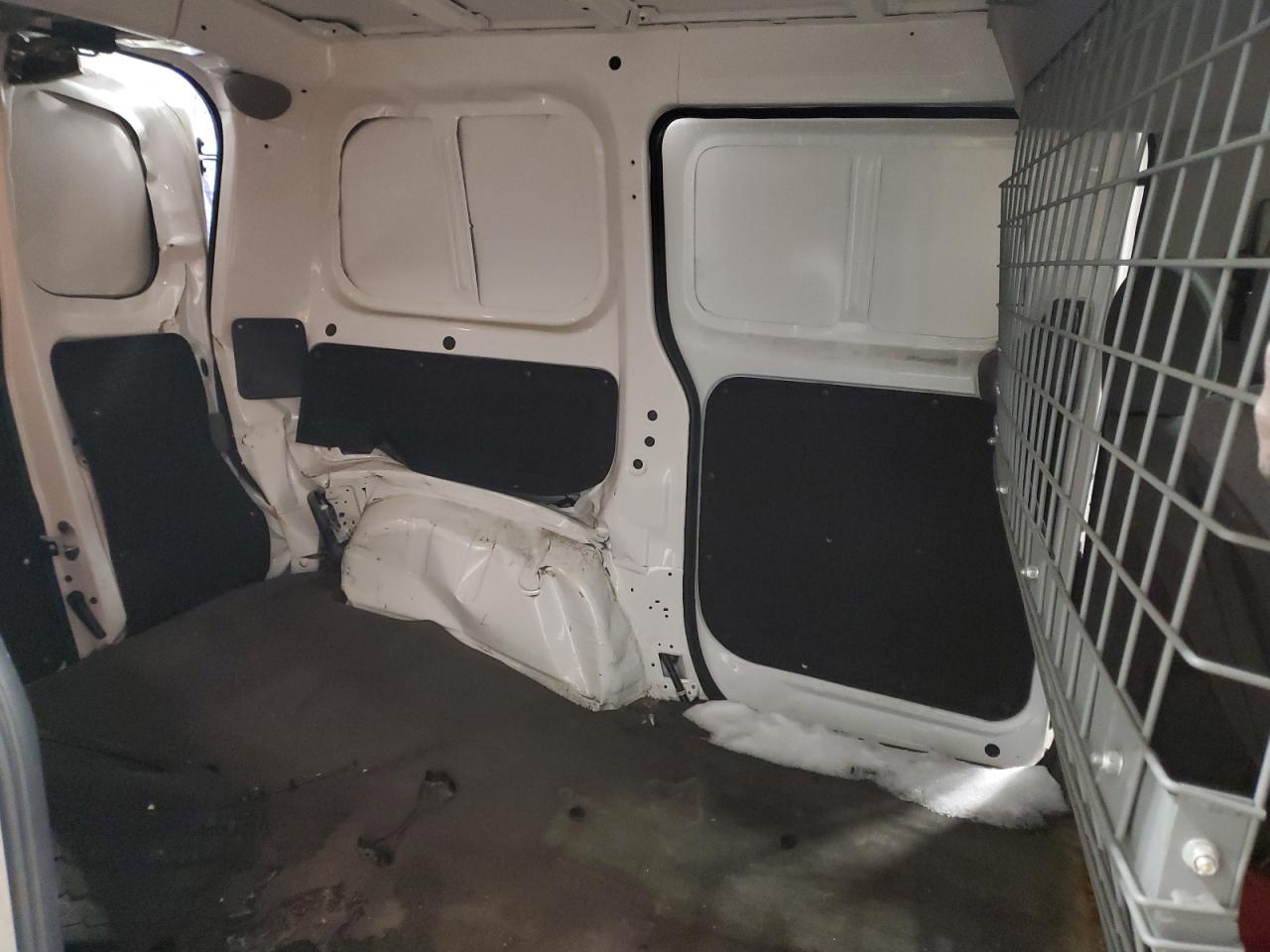 2017 Nissan NV - Image 11