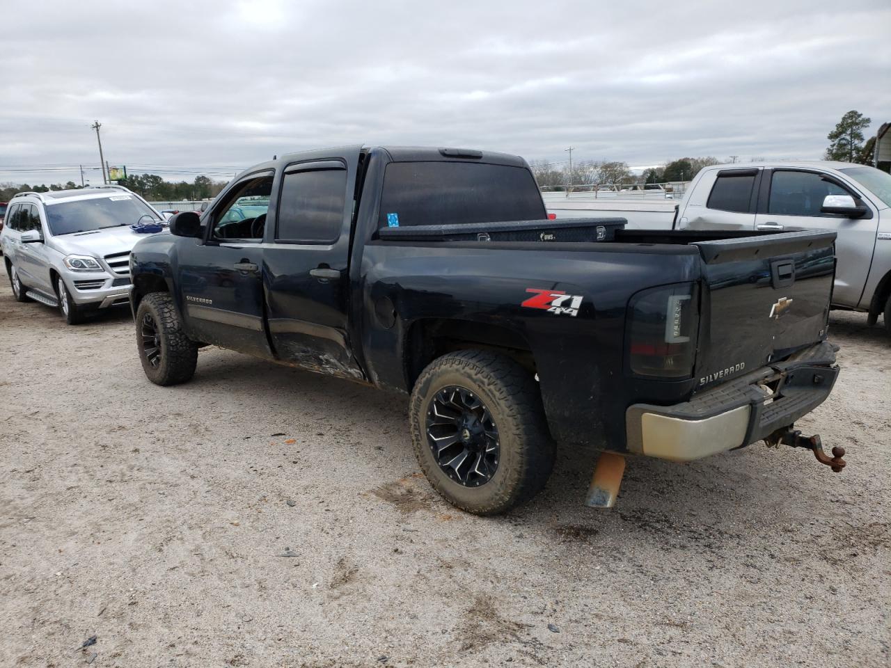 2011 Chevrolet Silverado - Image 2