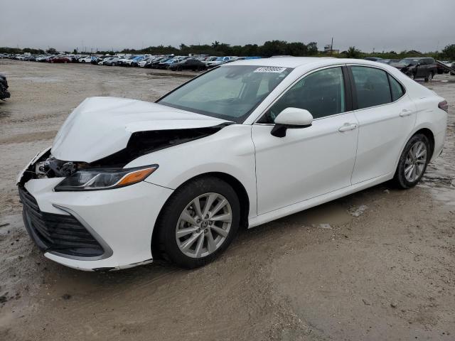 TOYOTA CAMRY LE 2021