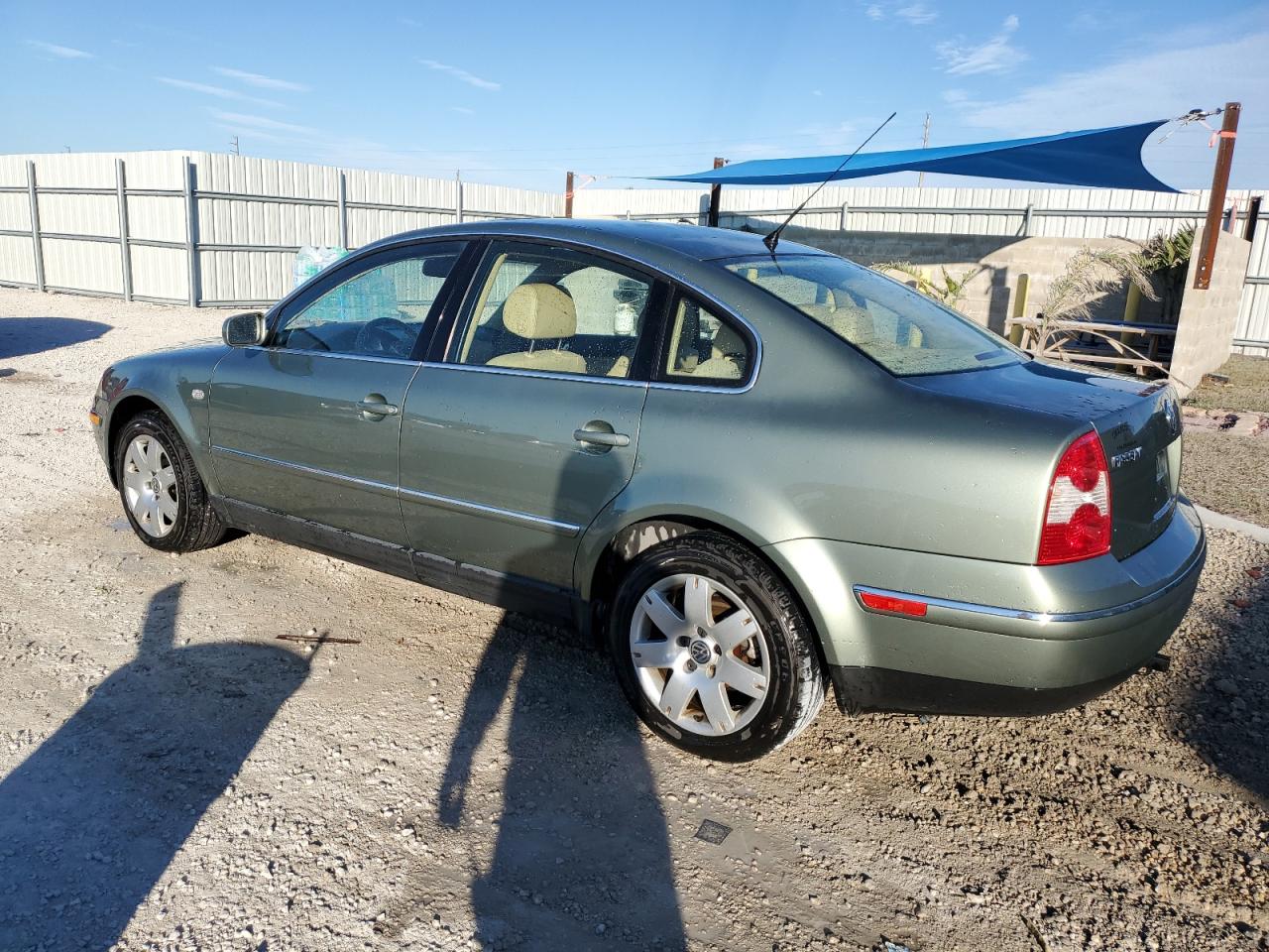 2003 Volkswagen Passat - Image 2