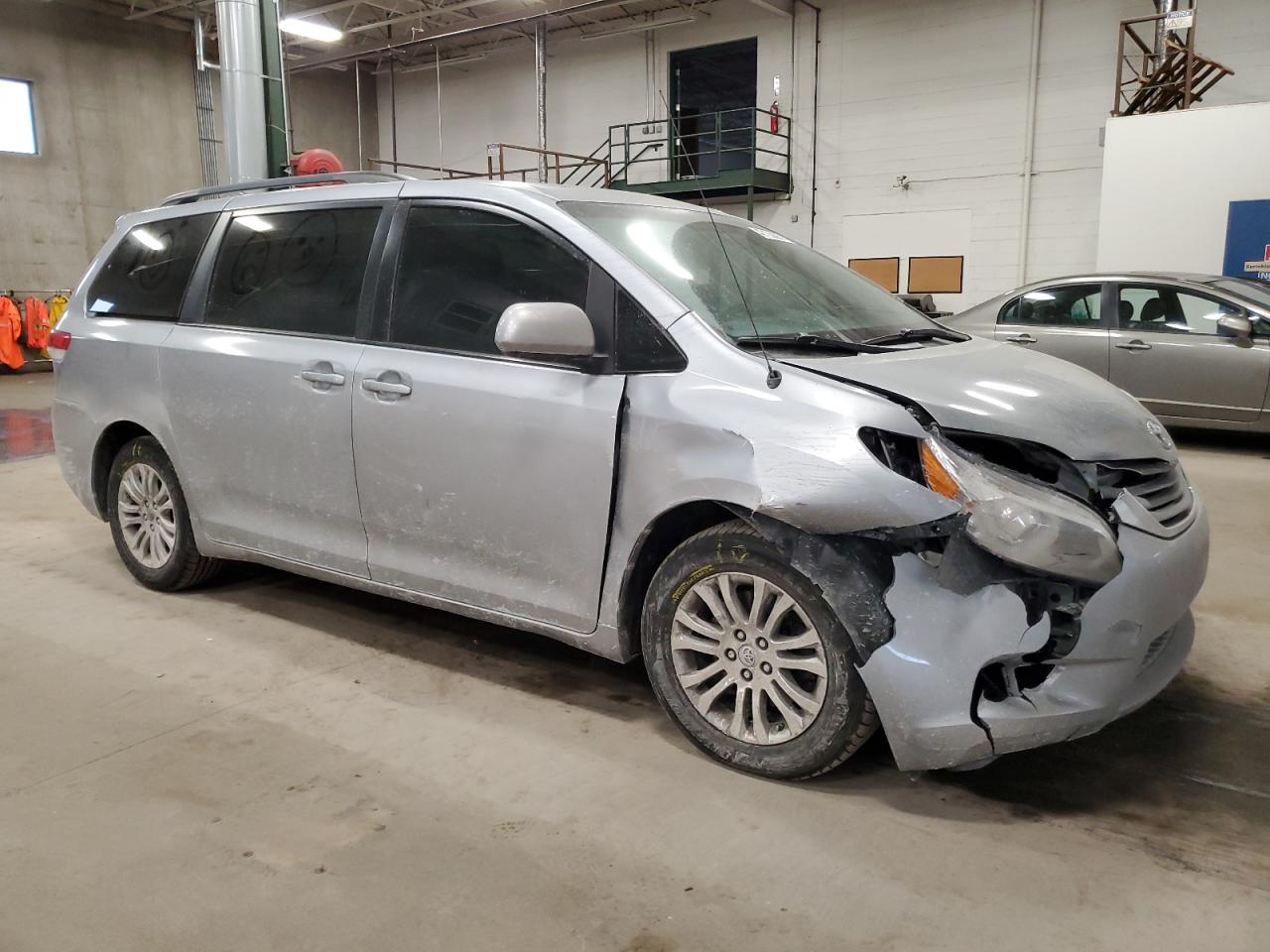 2013 Toyota Sienna - Image 4