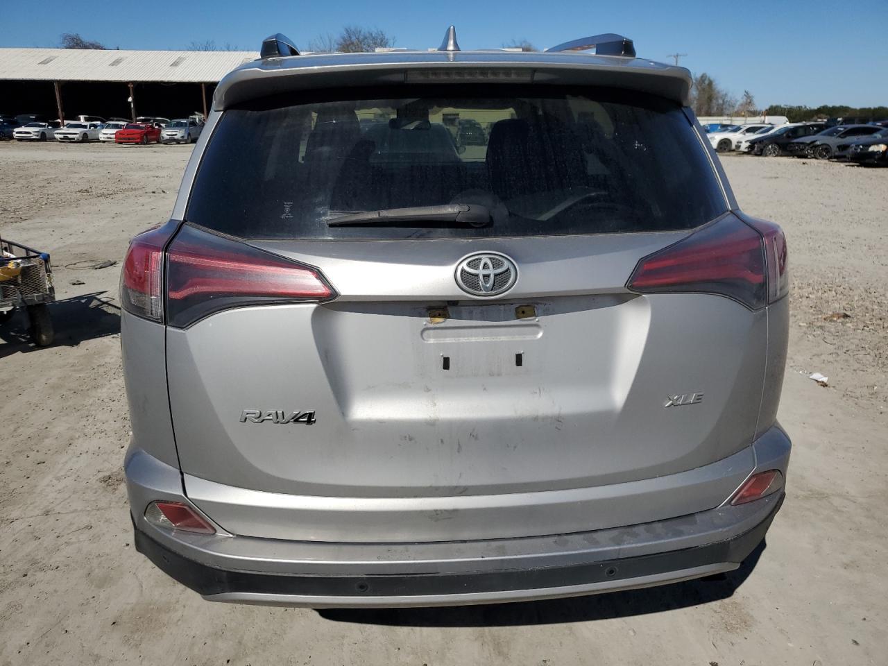 2018 Toyota RAV 4 - Image 6