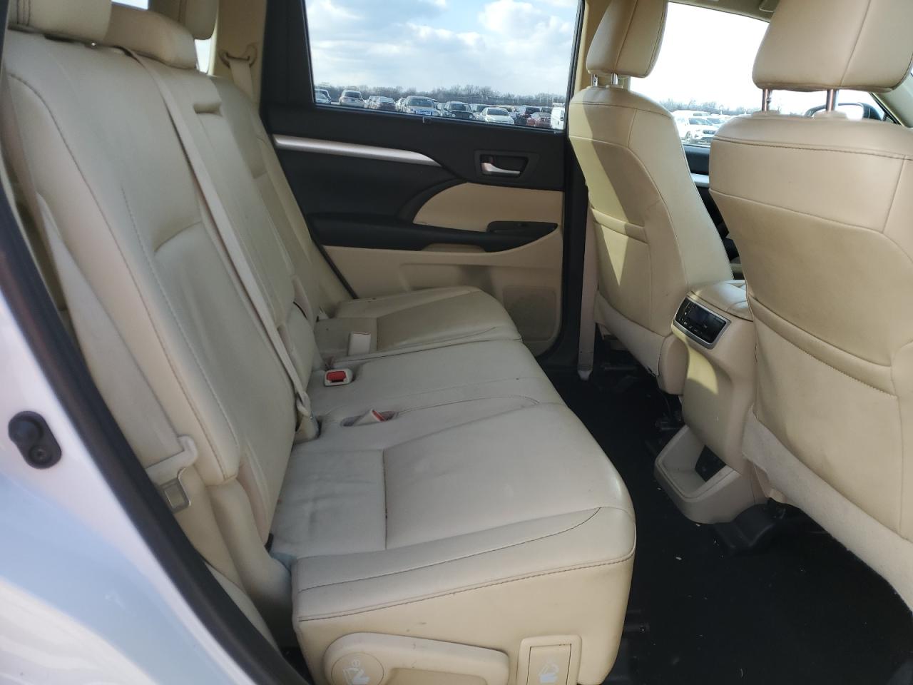 2019 Toyota Highlander - Image 11