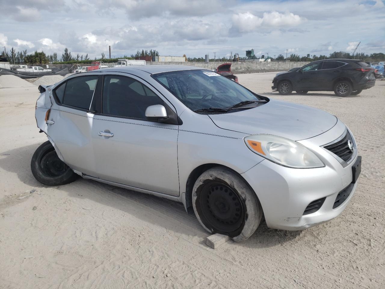 2012 Nissan Versa - Image 4
