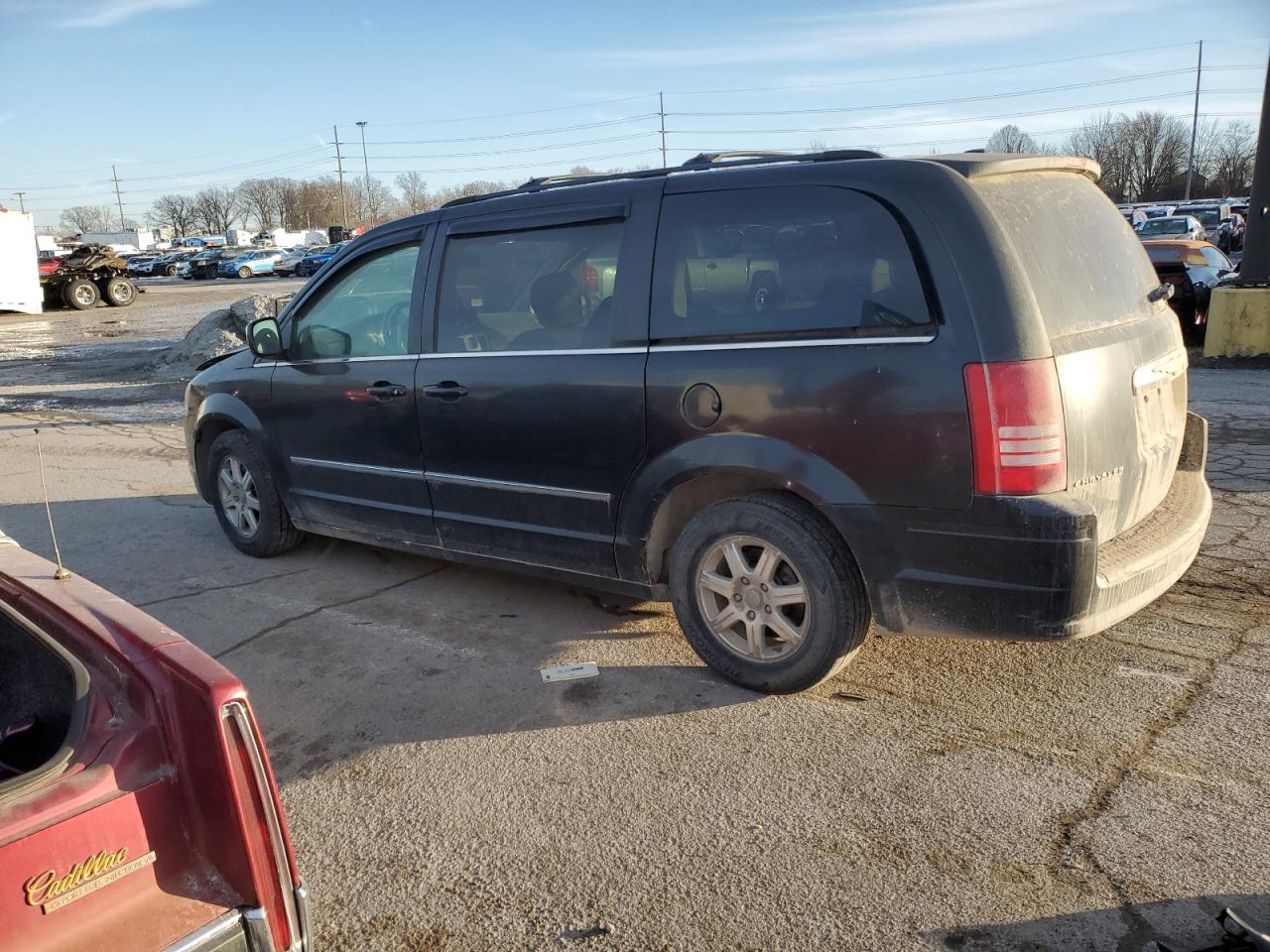 2009 Chrysler Town & Country - Image 2