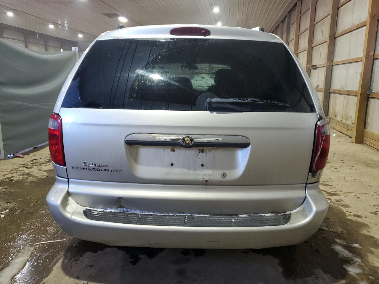 2005 Chrysler Town & Country - Image 6