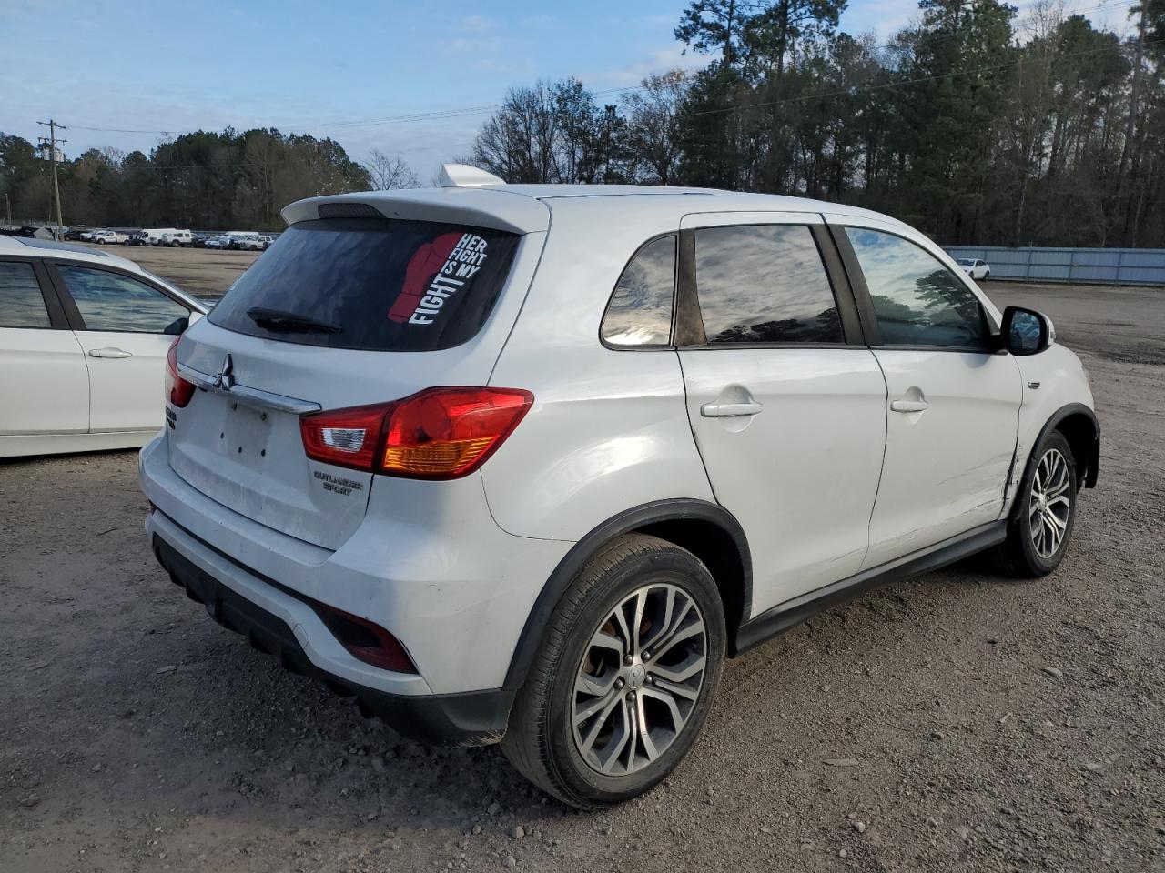 2018 Mitsubishi Outlander - Image 3