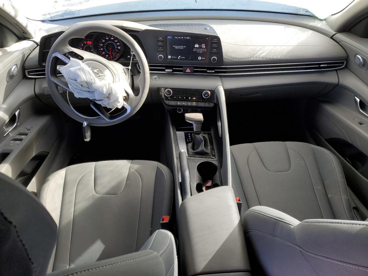 2022 Hyundai Elantra - Image 8