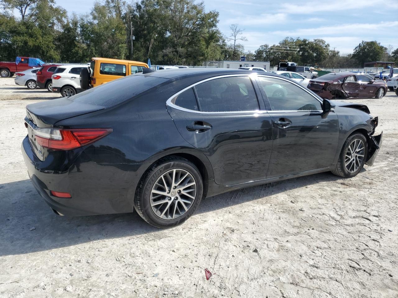 2018 Lexus ES - Image 3