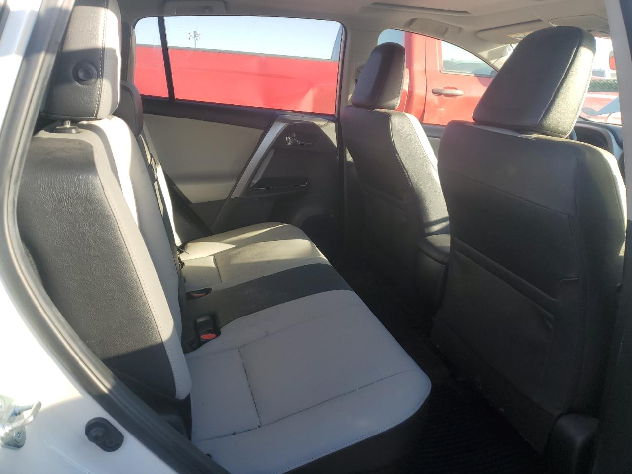 2017 Toyota RAV 4 - Image 10