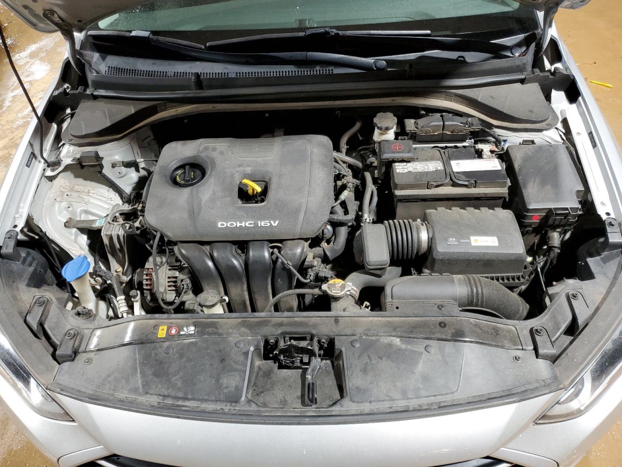 2017 Hyundai Elantra - Image 11