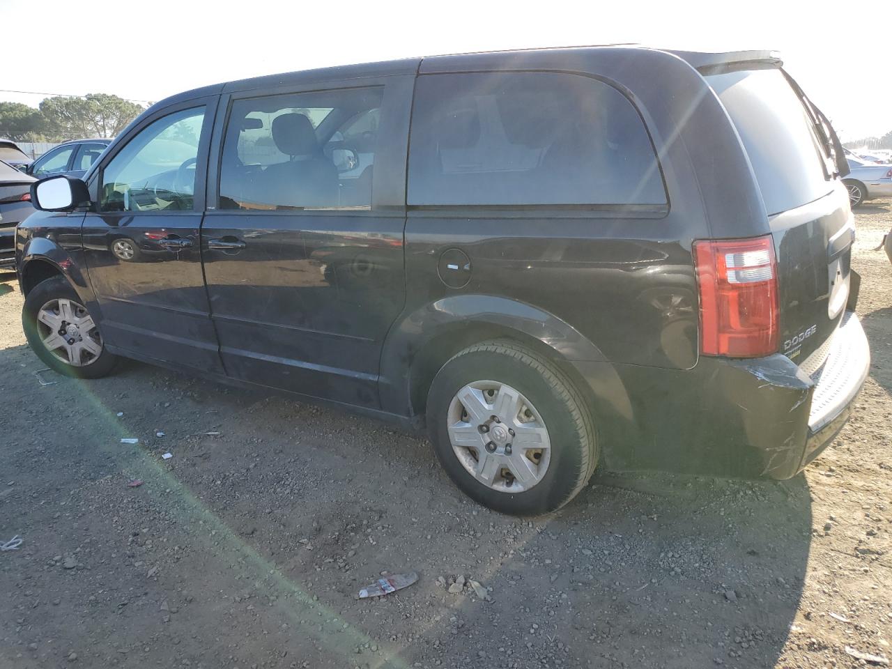 2010 Dodge Caravan - Image 2