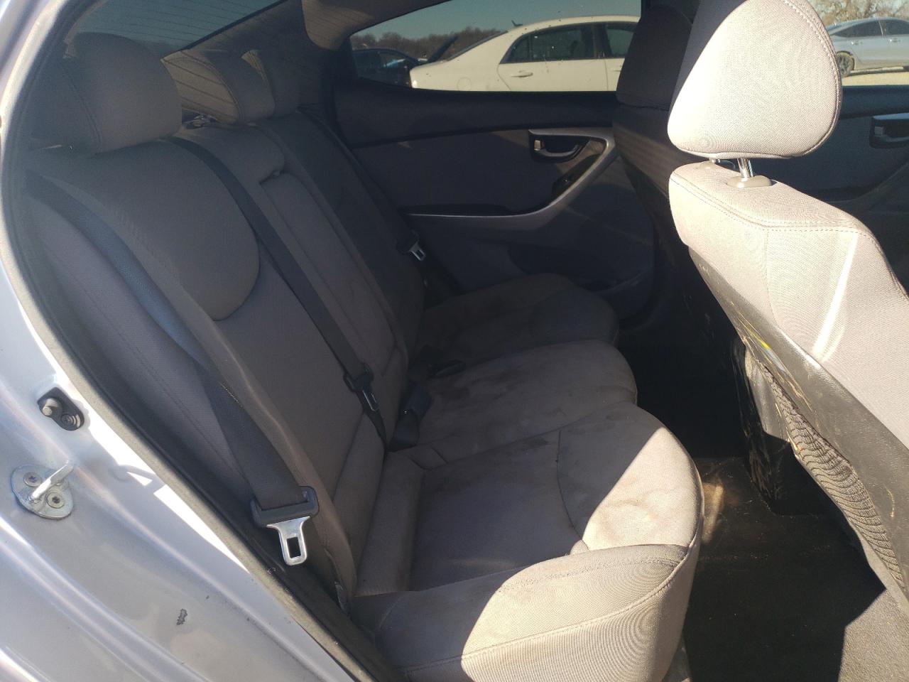 2012 Hyundai Elantra - Image 11