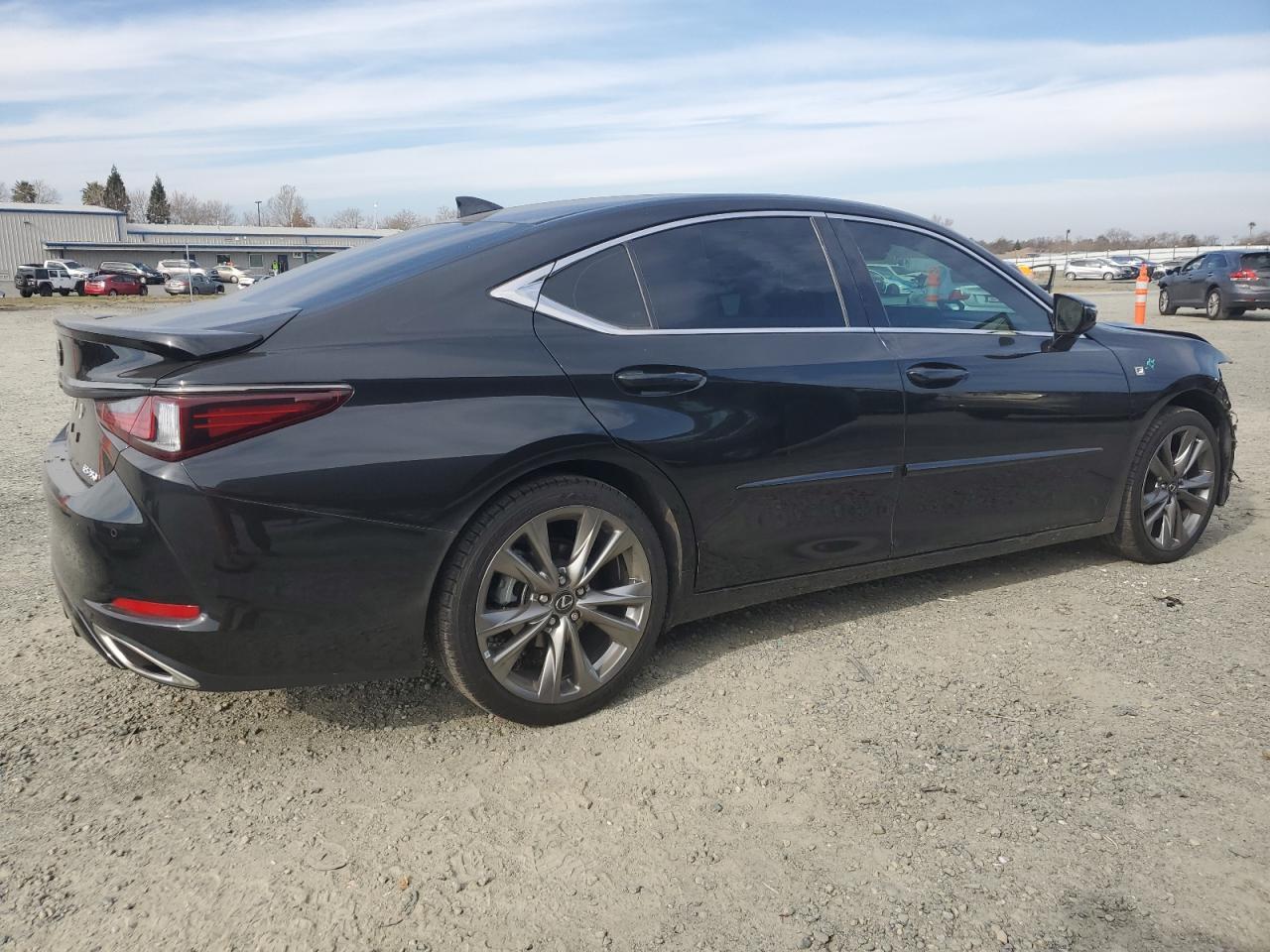 2020 Lexus ES - Image 3