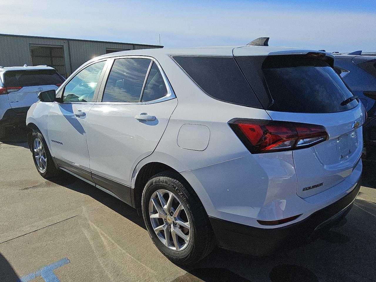 2022 Chevrolet Equinox - Image 2