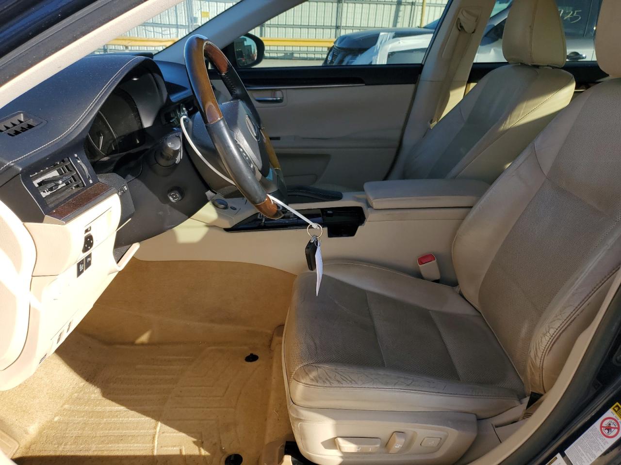 2014 Lexus ES - Image 7