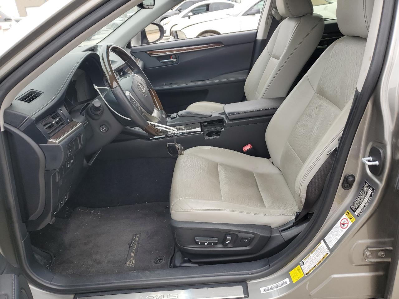 2015 Lexus ES - Image 7