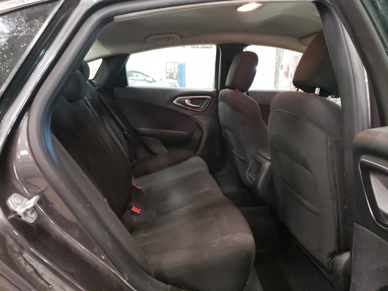2015 Chrysler 200 - Image 10