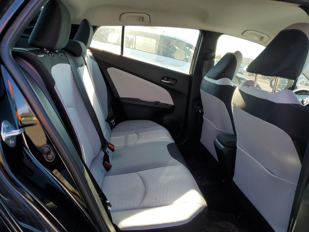2017 Toyota Prius - Image 10