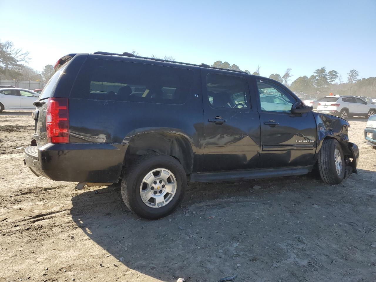 2014 Chevrolet Suburban - Image 3