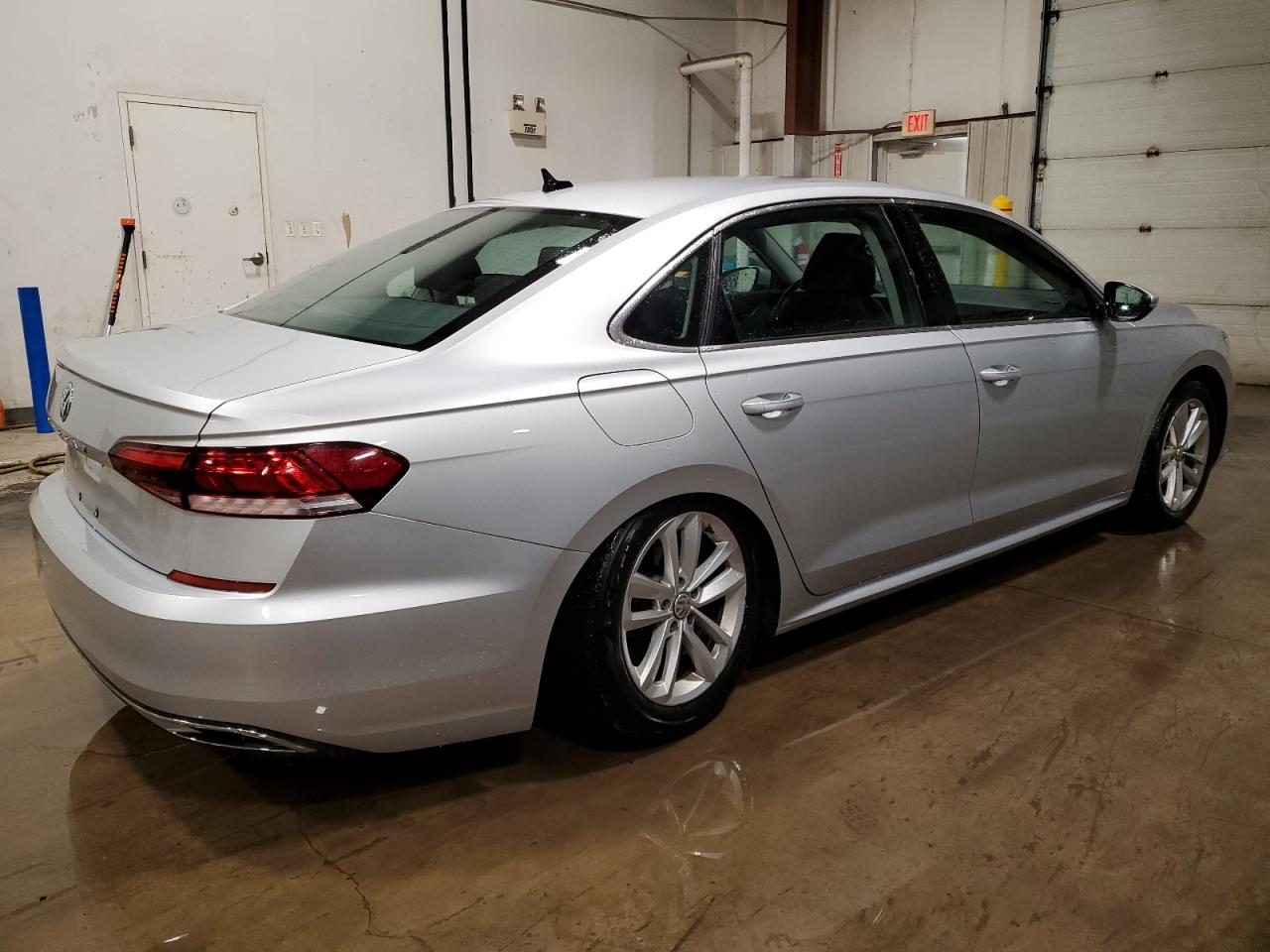 2020 Volkswagen Passat - Image 3