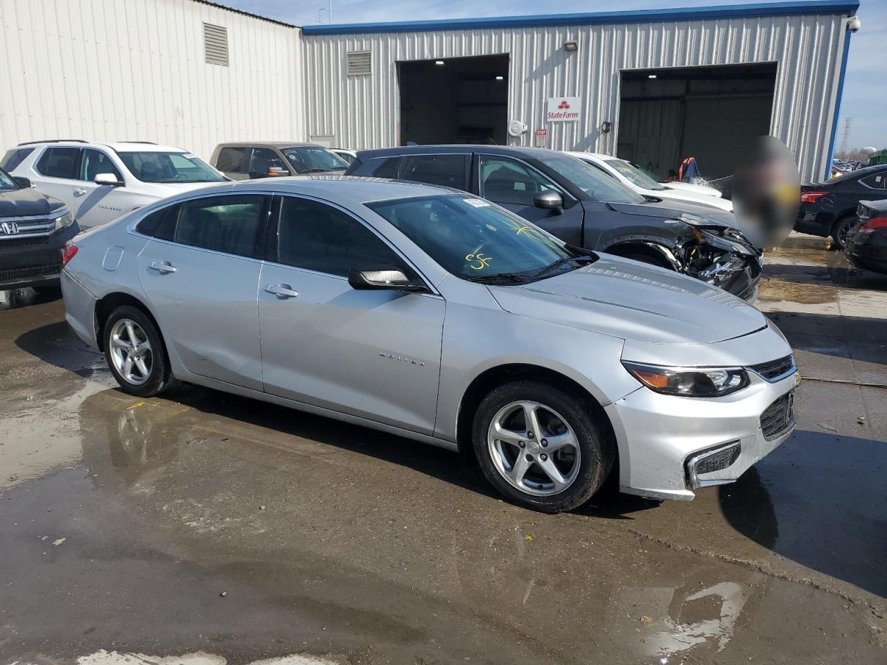 2017 Chevrolet Malibu - Image 4
