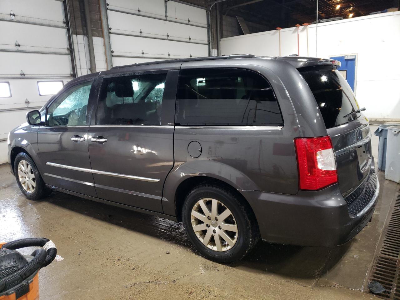 2015 Chrysler Town & Country - Image 2