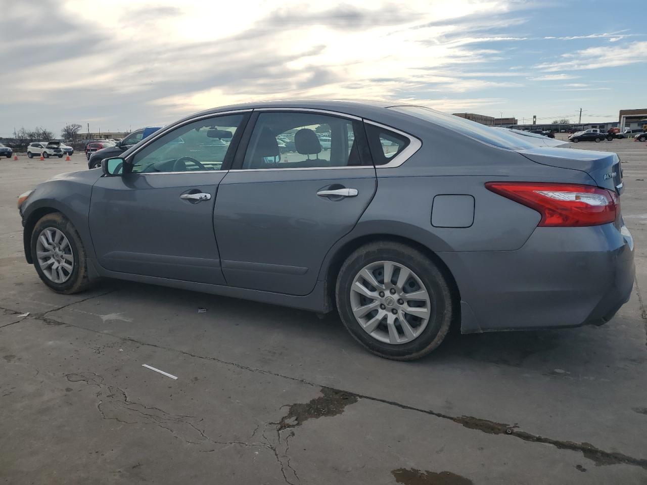 2016 Nissan Altima - Image 2