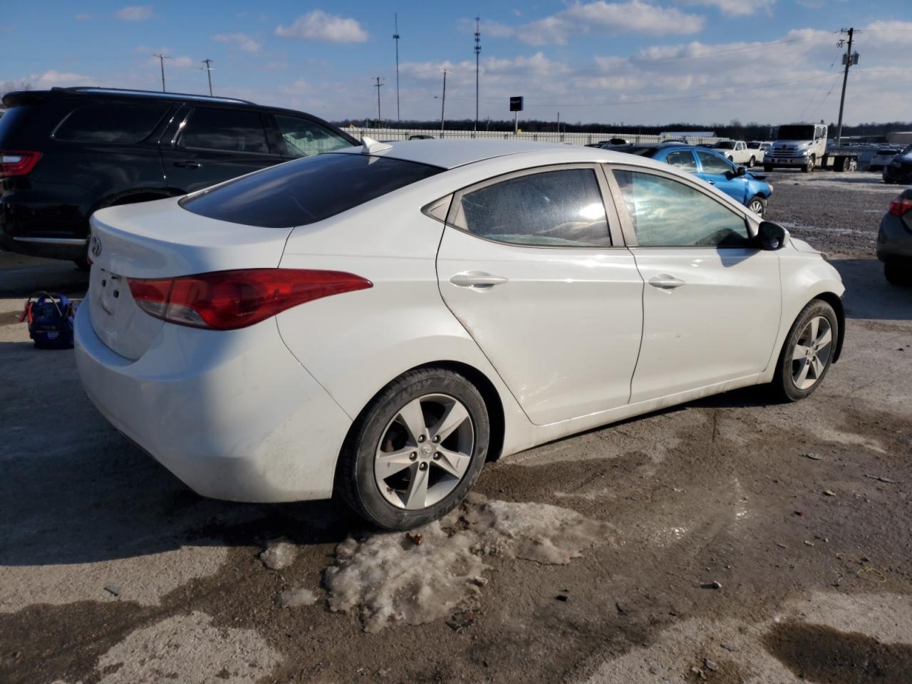2013 Hyundai Elantra - Image 3