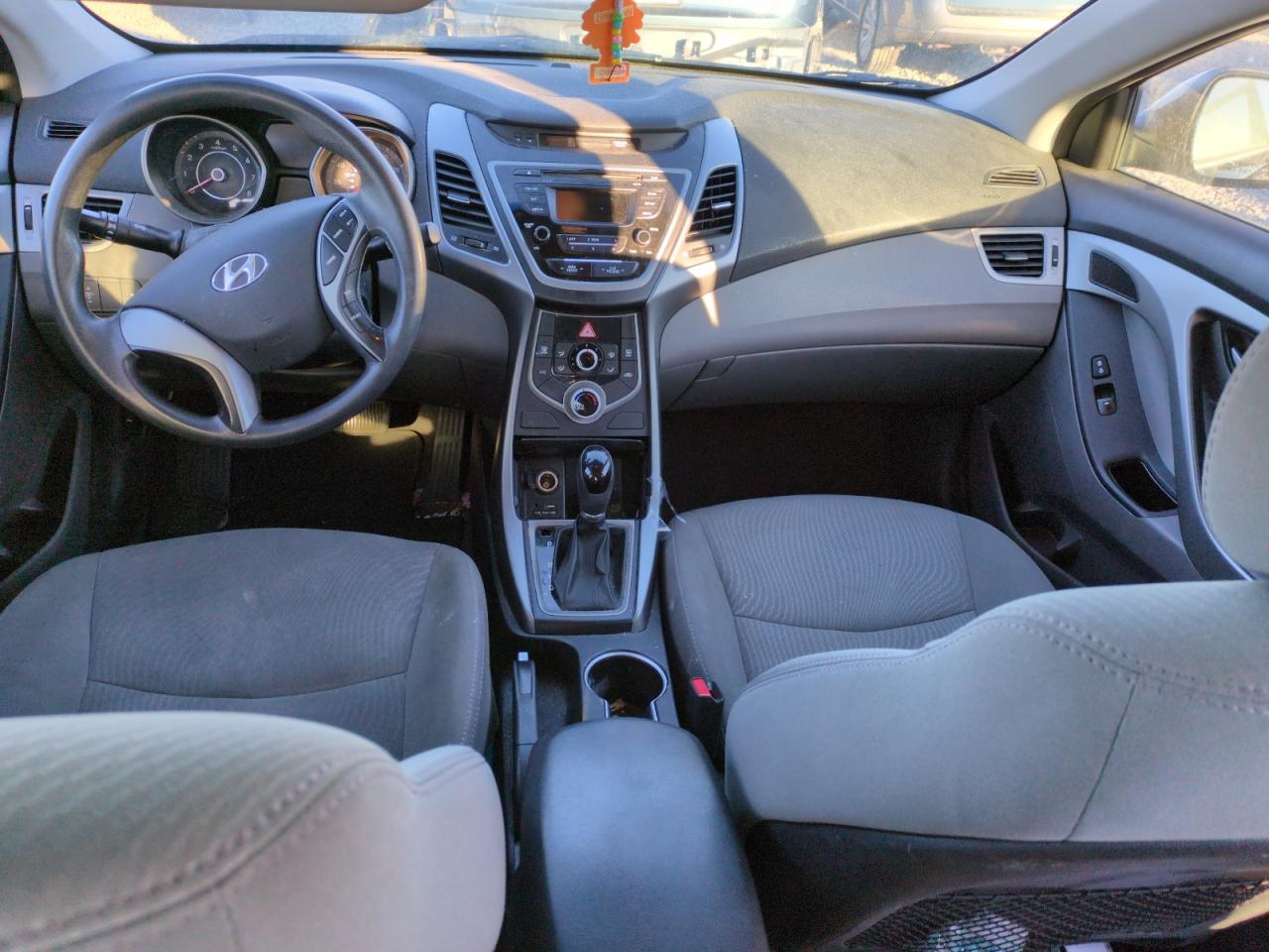 2016 Hyundai Elantra - Image 8