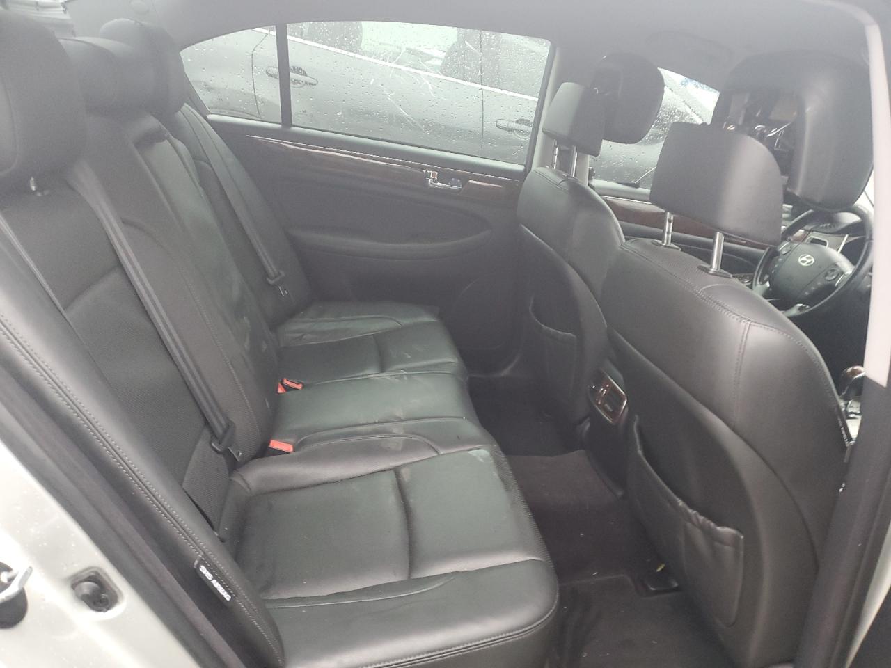 2011 Hyundai Genesis - Image 10