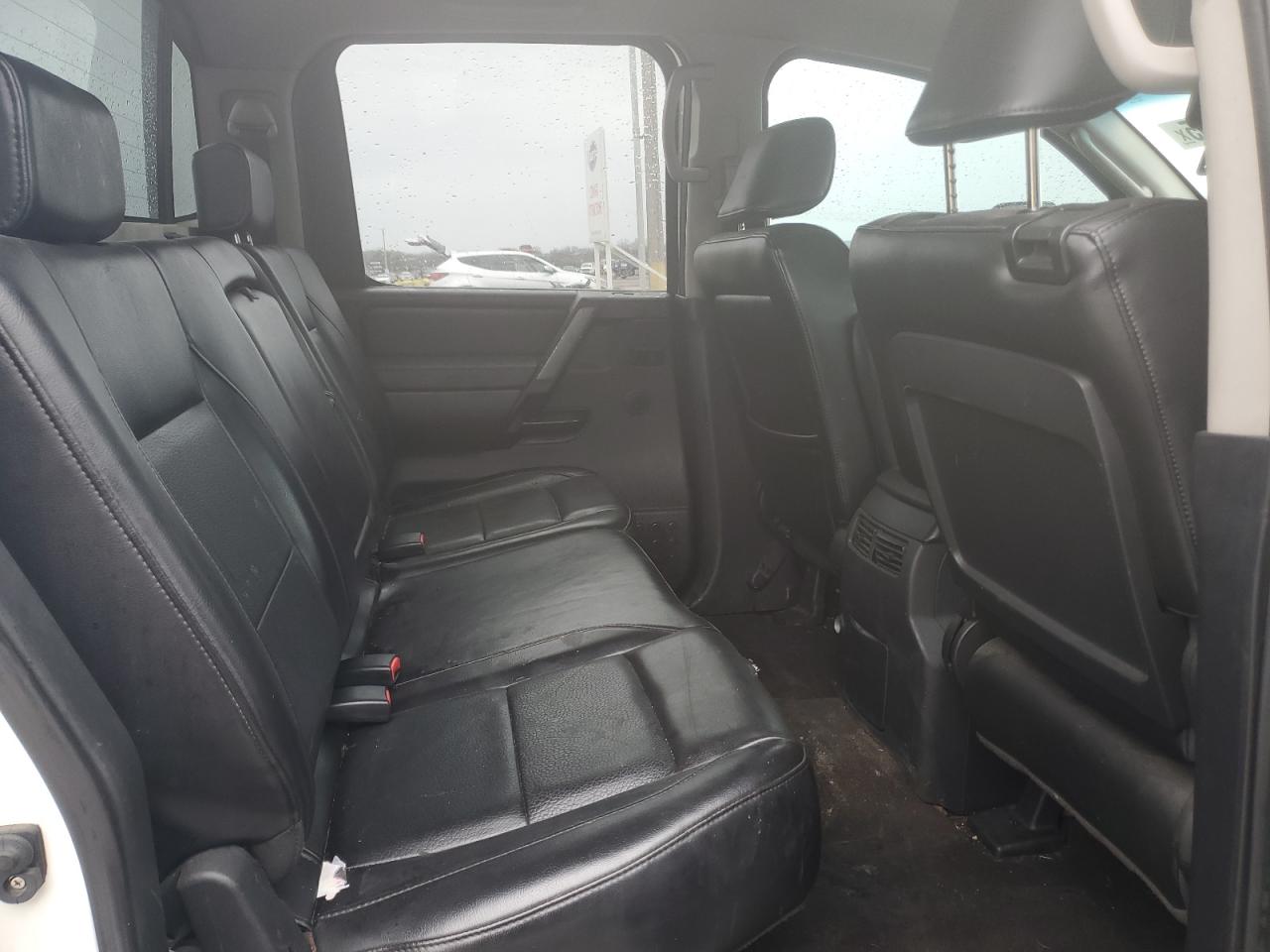 2009 Nissan Titan - Image 11