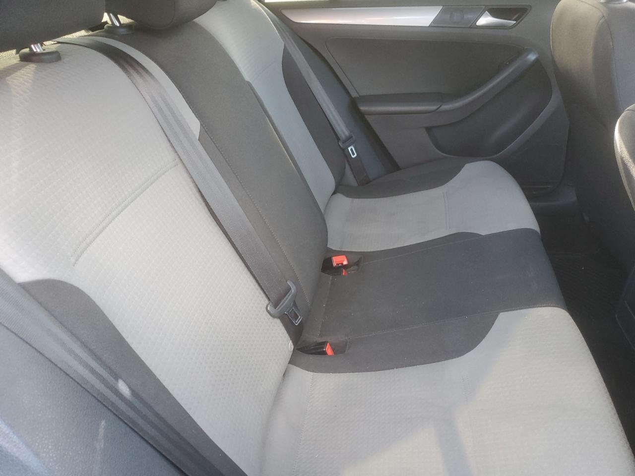 2018 Volkswagen Jetta - Image 10