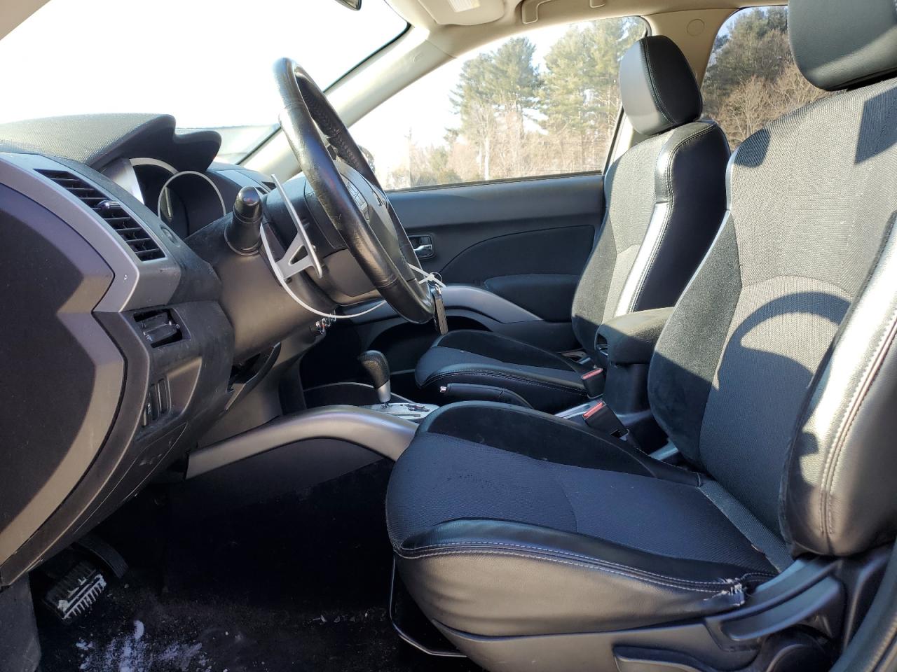 2013 Mitsubishi Outlander - Image 7