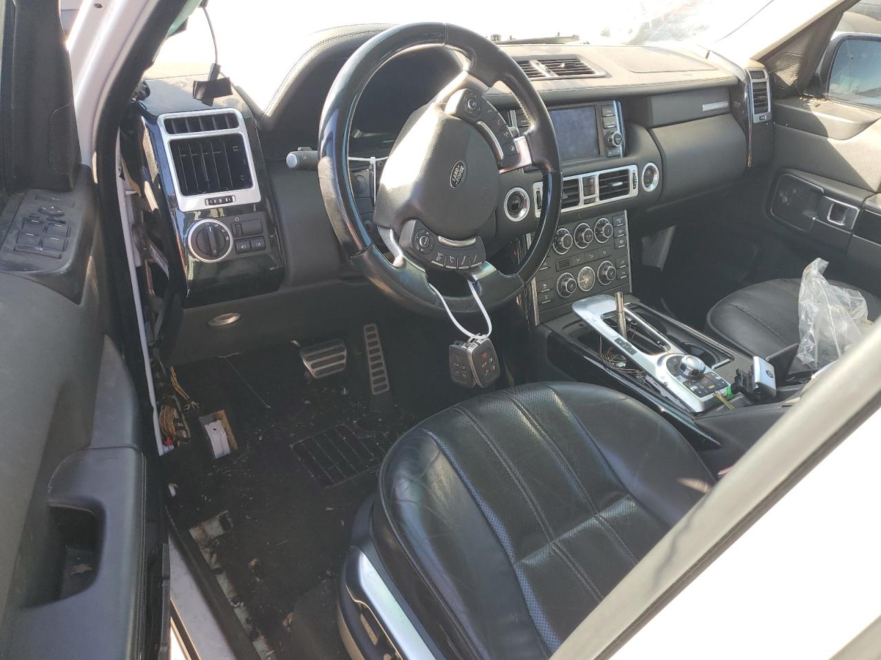 2011 Land Rover Range Rover - Image 8
