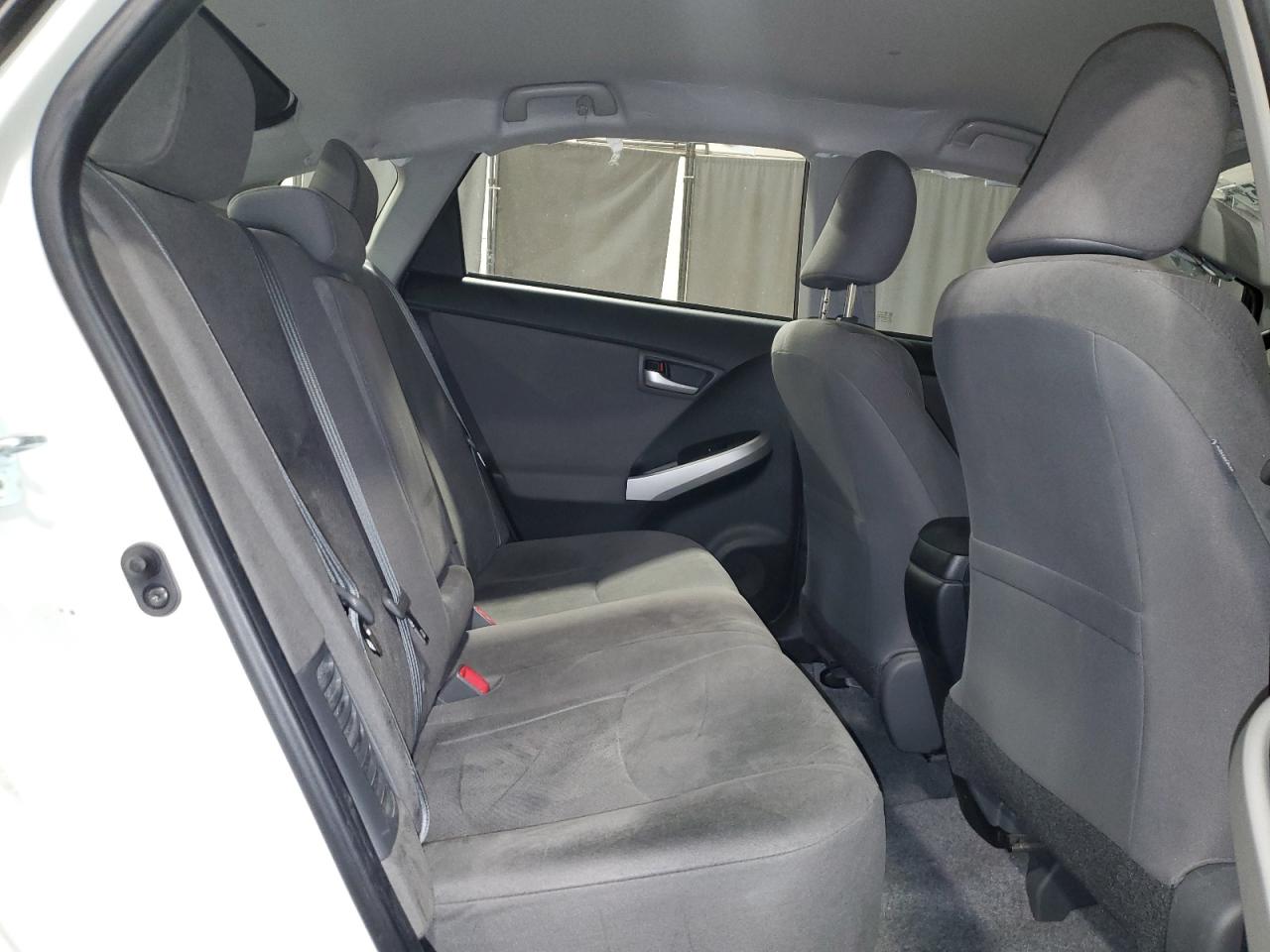 2015 Toyota Prius - Image 10