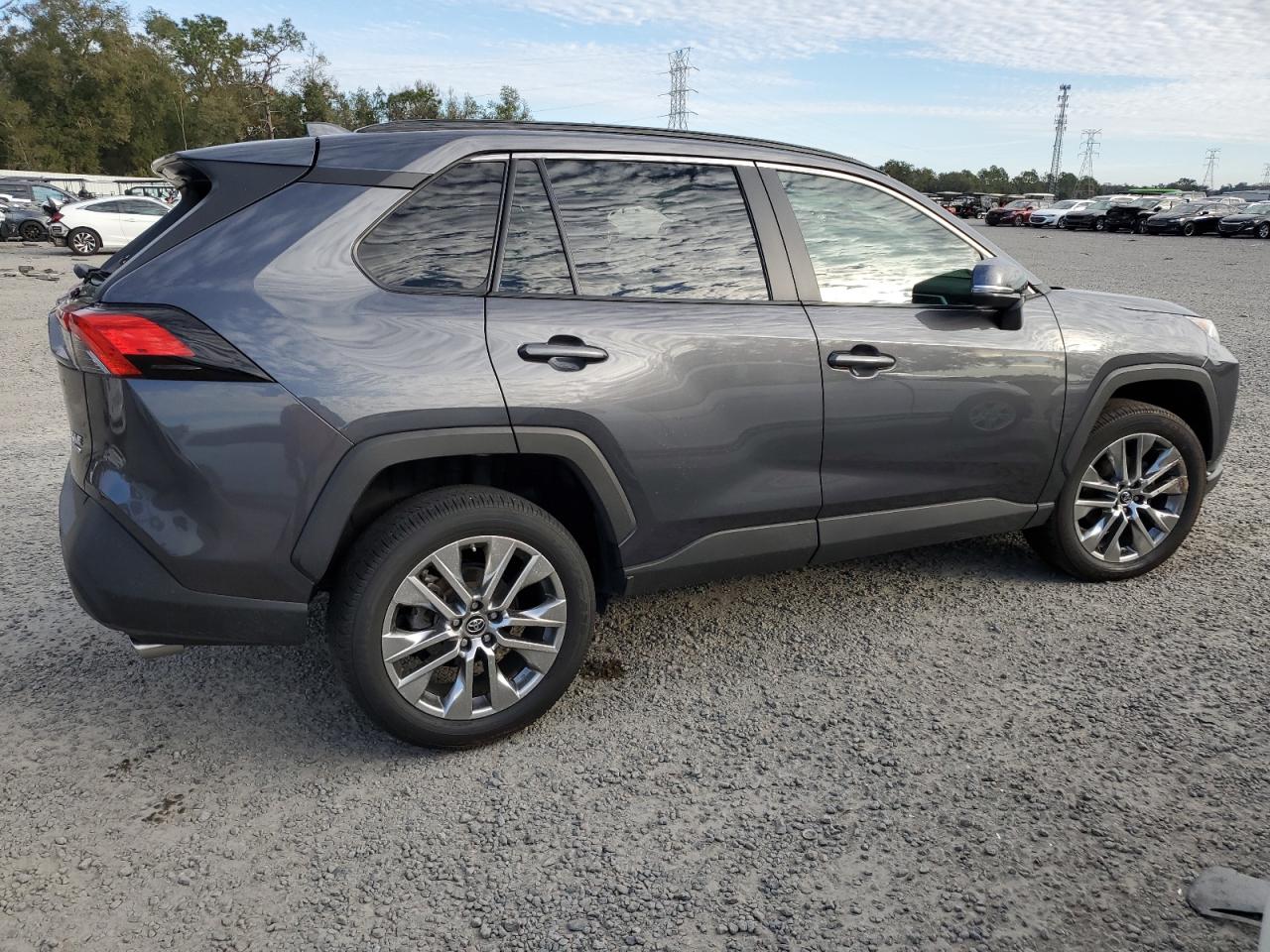 2019 Toyota RAV 4 - Image 3