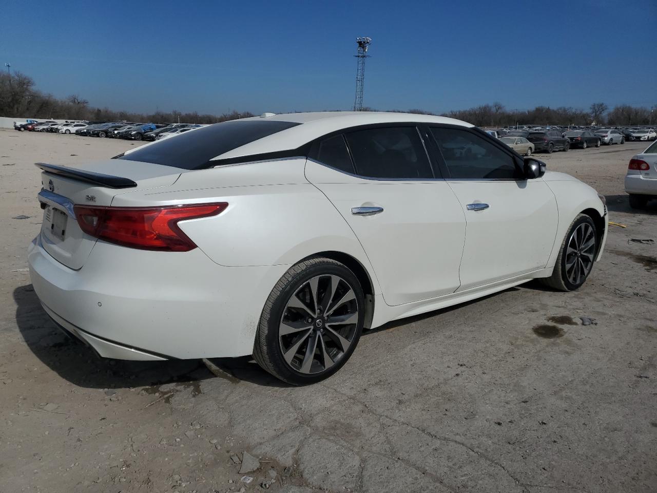 2016 Nissan Maxima - Image 3