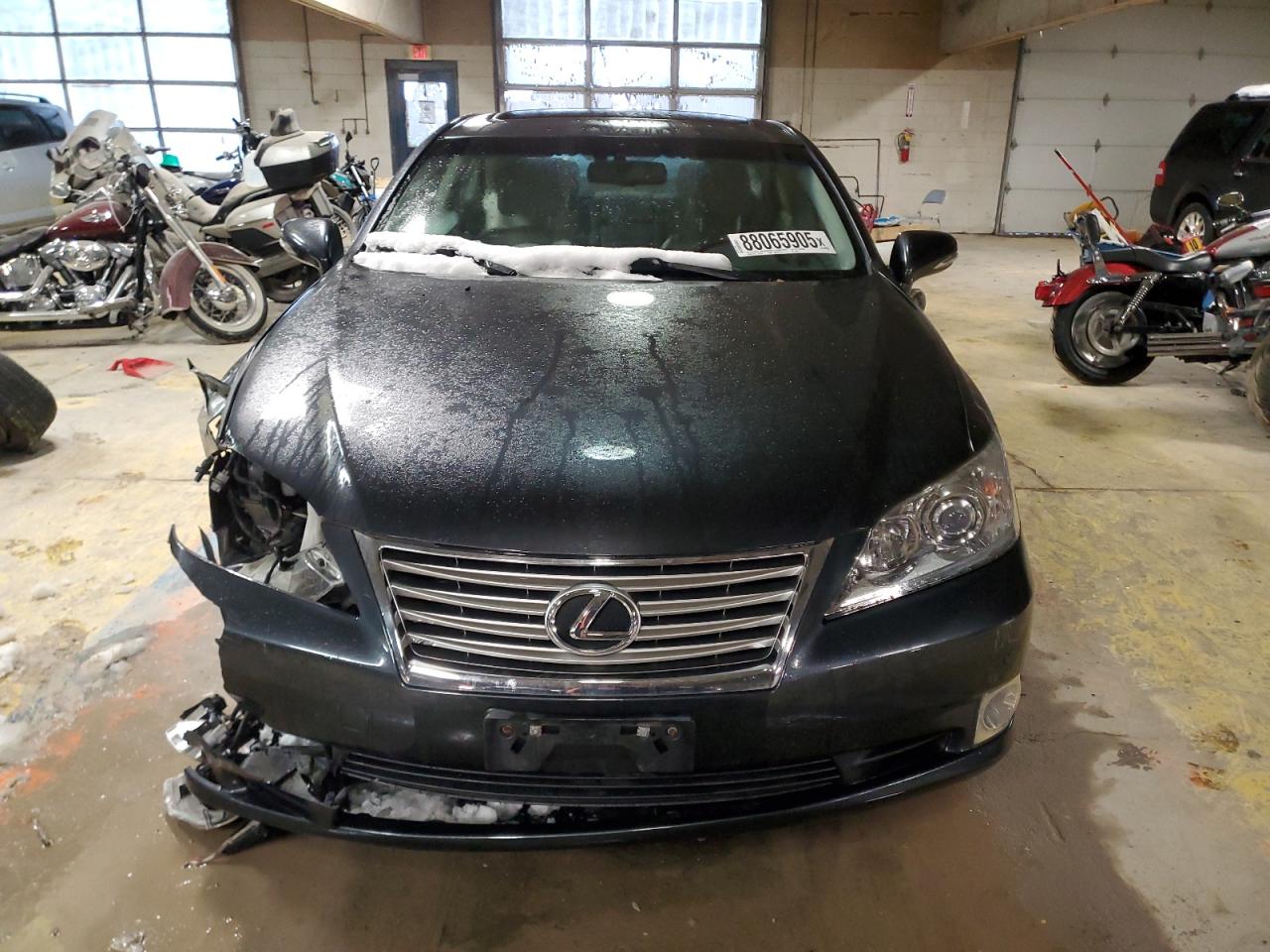 2010 Lexus ES - Image 5