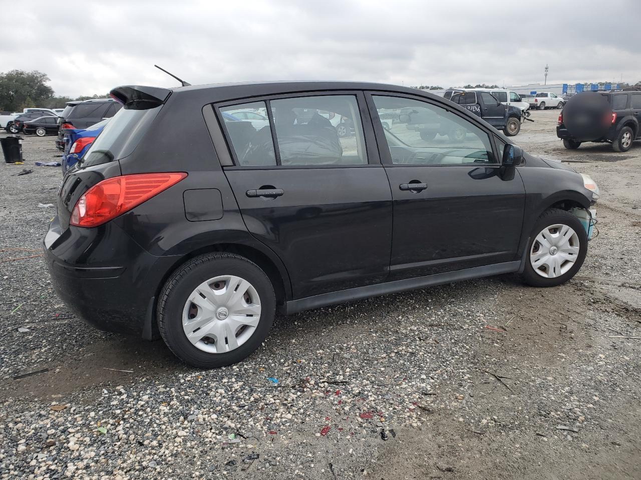 2011 Nissan Versa - Image 3