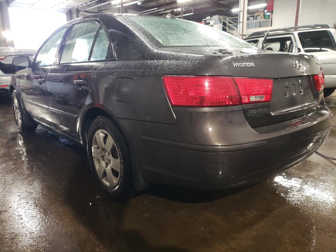 2009 Hyundai Sonata - Image 2
