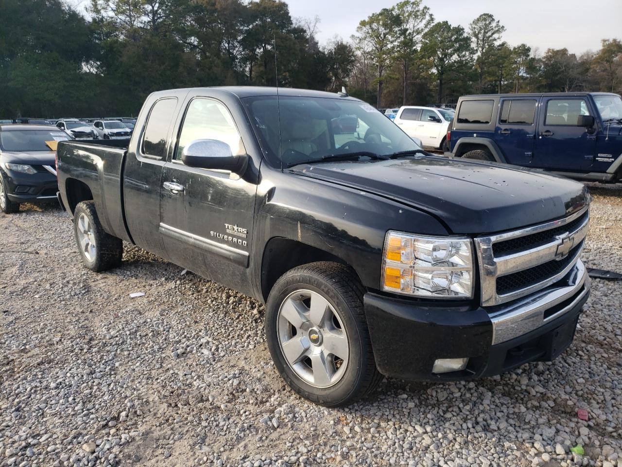 2009 Chevrolet Silverado - Image 4