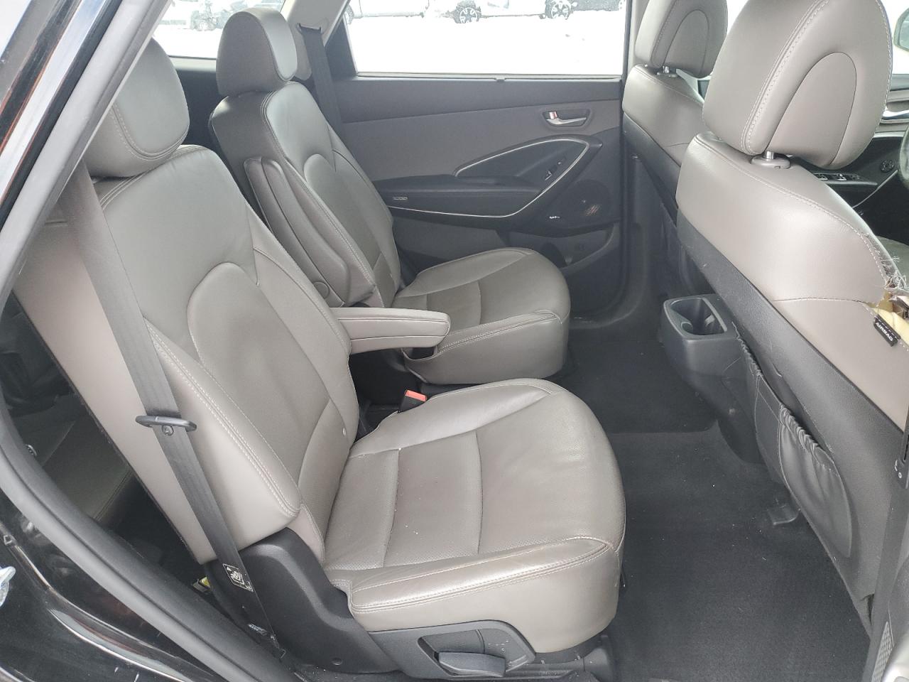 2018 Hyundai Santa Fe - Image 11