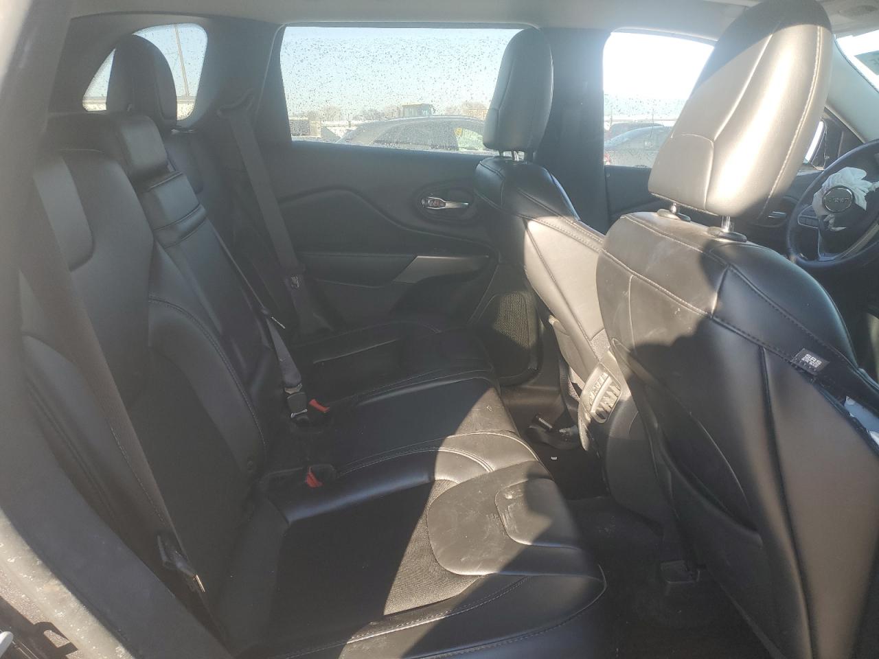 2019 Jeep Grand Cherokee - Image 12