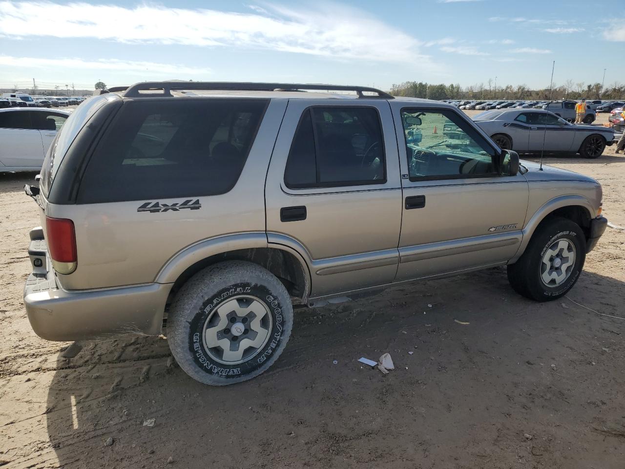 2003 Chevrolet Blazer - Image 3